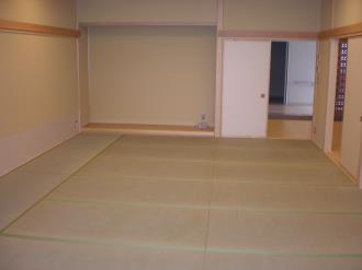 写真：土壁に畳張りの和室