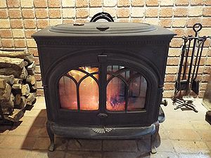 写真:見ていてあきない薪ストーブ内の火が燃える様子