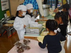 写真：学校給食