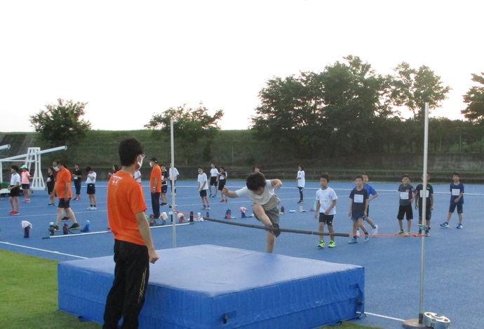 写真：小学生ナイター陸上競技教室の様子2
