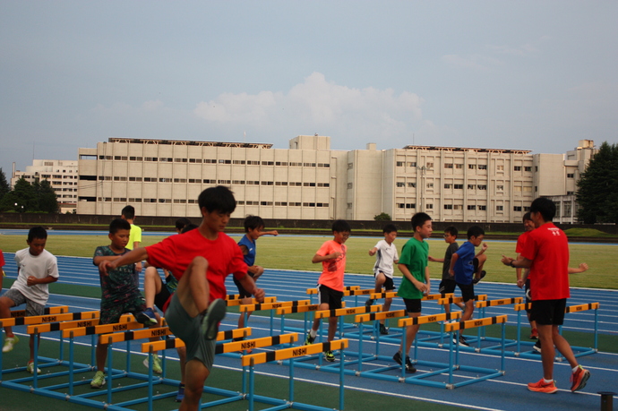 写真：小学生ナイター陸上競技教室の様子2