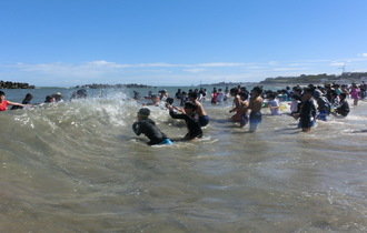 写真：臨海子ども会海水浴の様子
