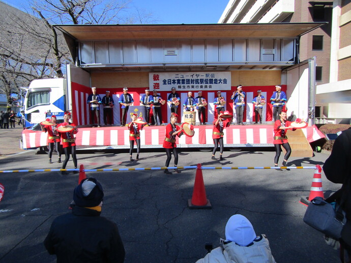 写真：キャンペーンスタッフによる八木節踊り