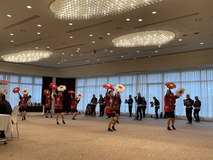 画像：キャンペーンスタッフによる八木節踊り