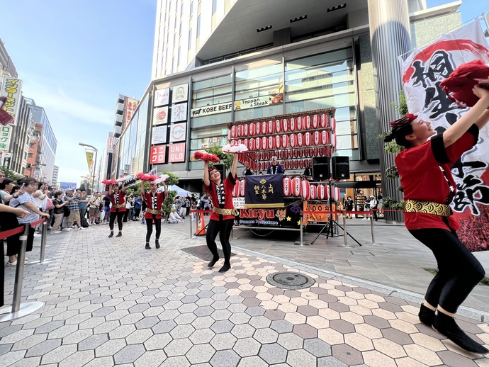 画像：キャンペーンスタッフによる八木節踊り