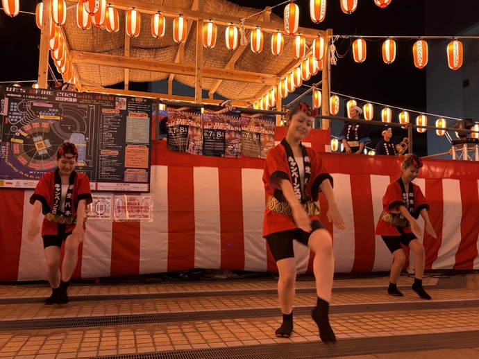 画像：キャンペーンスタッフによる八木節踊り