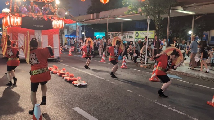 写真：キャンペーンスタッフによる八木節踊り
