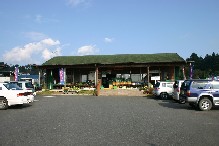 写真：新里町農産物等直売所の外観