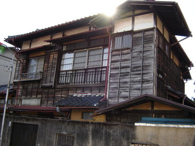 写真：寺内家住宅主屋の外観