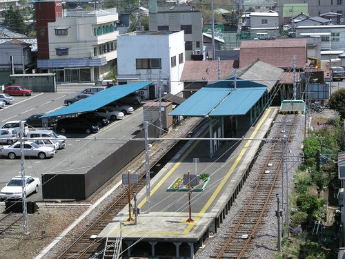 写真：上毛電気鉄道西桐生駅　ホームと線路の空中写真