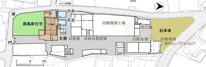 森島家住宅配置図　森秀織物工場の南東に森島家住宅は位置する。南に門、庭園を挟み主屋、北に東蔵・西蔵を配する。