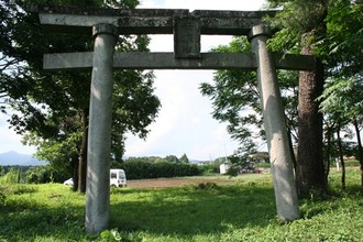 写真：石で出来た鳥居