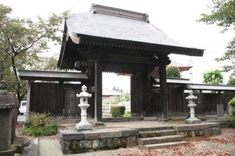 写真:山門を表からみたところ