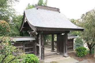 写真:山門を後ろから見たところ