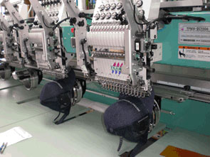 写真：刺繍加工の機械
