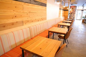 写真:カフェ風ワーキングスペース