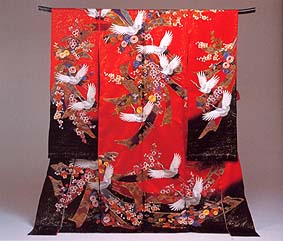 写真：桐生横振刺繍の着物の全体像