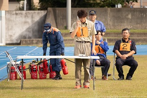 119番通報をしている男性の写真