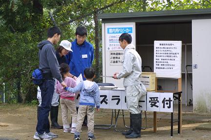 写真：クイズラリー受付