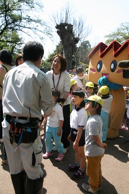 写真：キノピーもお祝い