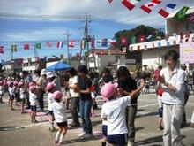 写真：運動会の親子リズムの様子