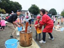 写真：餅つきの様子