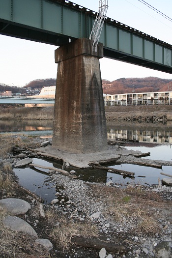 4号橋脚水床設置状況の写真