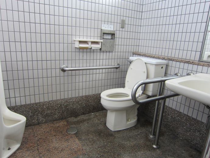 写真:グリーン見来居ナンバー1公衆トイレ多目的トイレ