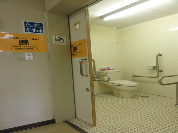 写真：菱公民館多目的トイレ