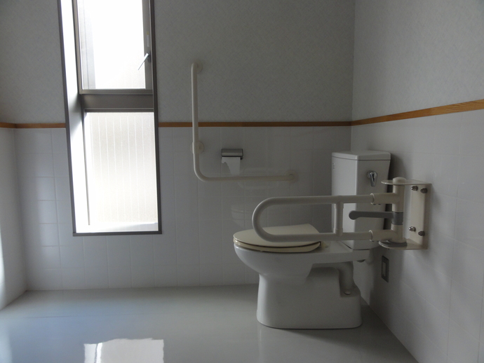 写真：三ツ堀会館多目的トイレ