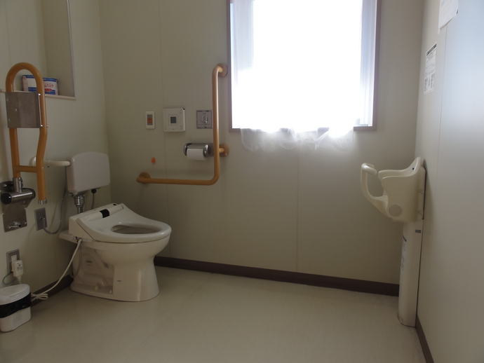 写真：桐生市総合福祉センター多目的トイレ2