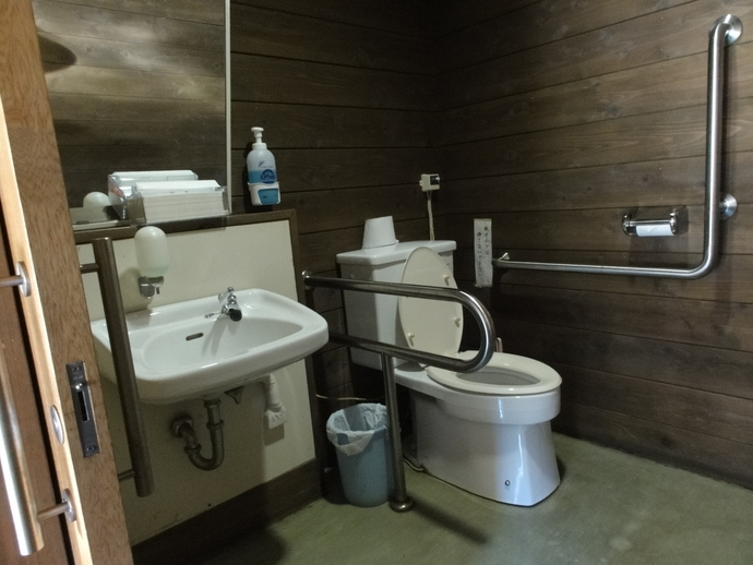 写真：梅田ふるさとセンター多目的トイレ