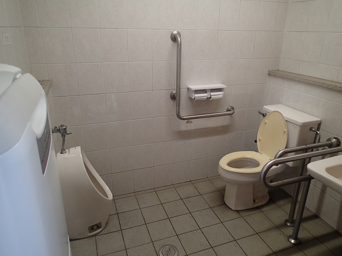 写真：天満宮境内裏公衆トイレ多目的トイレ