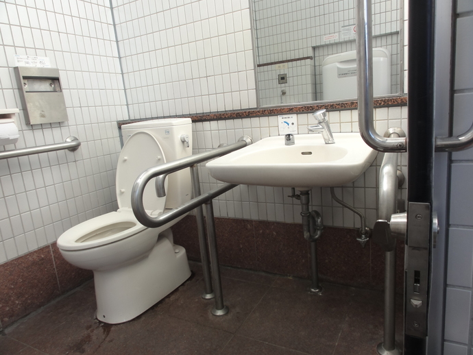 写真：グリーン見来居ナンバー2公衆トイレ多目的トイレ