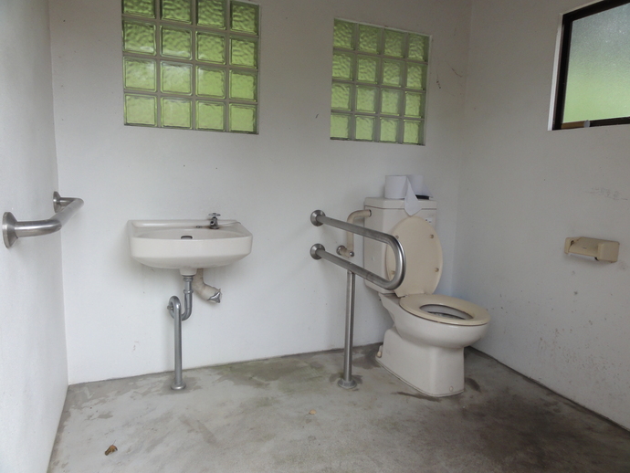 写真：サクラソウふれあい公園多目的トイレ