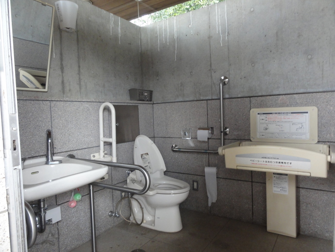 写真：武井遺跡公園多目的トイレ