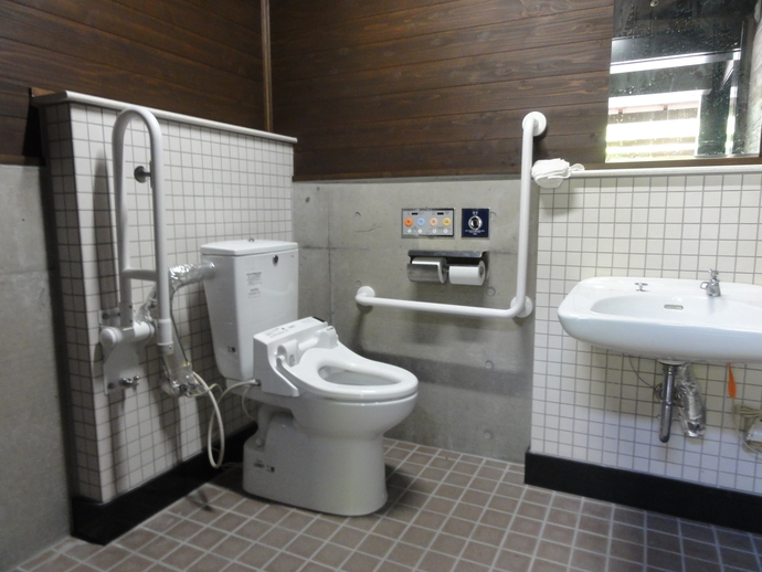 写真：利平茶屋森林公園多目的トイレ