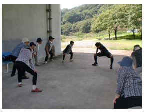写真：水沼駅温泉センターでの教室の様子