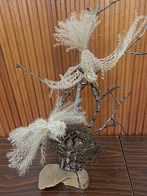 写真:ススキの穂で作った鳥