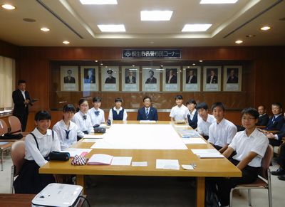 写真：中学生海外派遣事業帰国報告会の様子