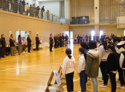 写真：第19回桐生市長杯少年少女文化交流上毛かるた大会兼第49回桐生市子ども会上毛かるた大会の様子1