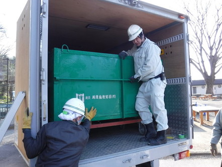 写真：トラックに無事に積み込めたようす