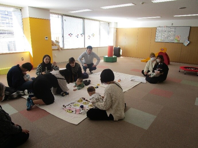 写真：参加者同士で話している様子