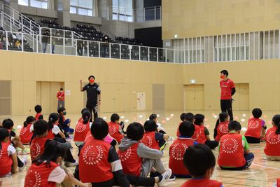 写真：桐生祥秀選手による「かけっこ教室」「トークショー」の様子1