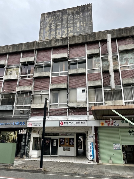 写真:物件がある建物外観