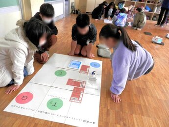 写真：小学校プログラミング