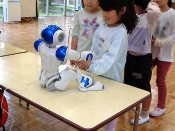 写真：プログラミング体験（幼稚園）