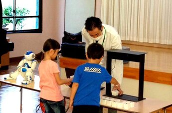 写真：プログラミング体験（幼稚園）