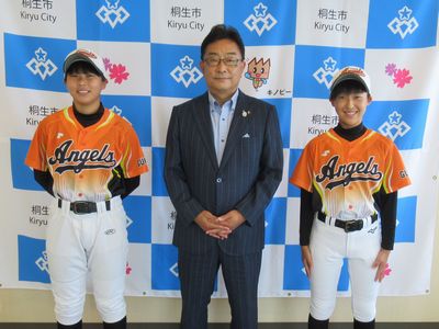 写真：群馬エンジェルスによる「第6回全日本中学女子軟式野球大会」出場報告の様子