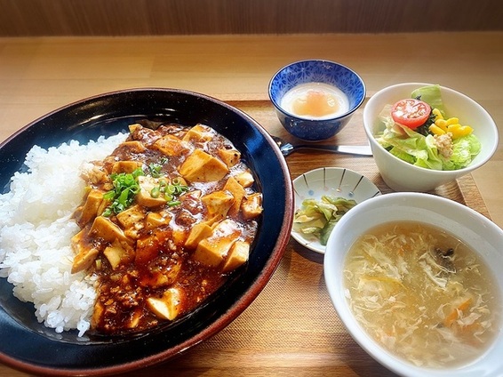 写真：料理その1（麻婆豆腐セット）